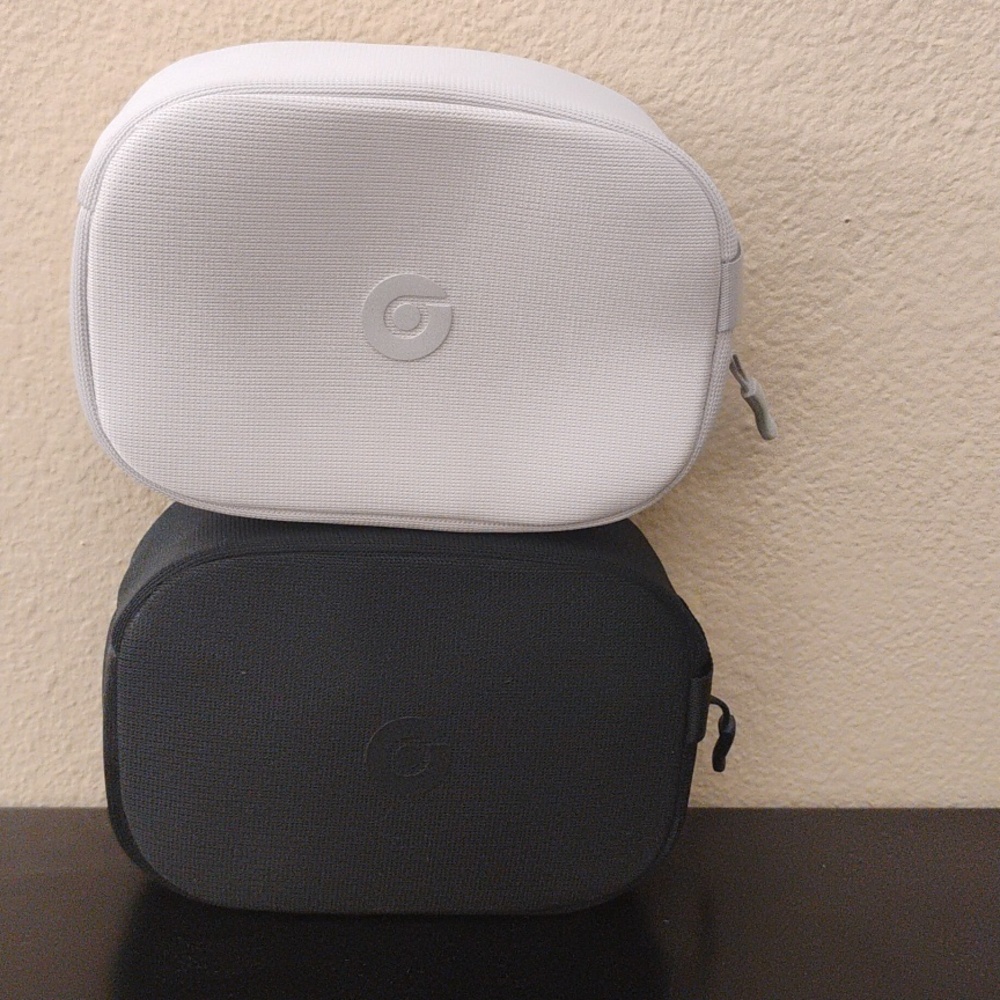 2 Beats Protective Carrying Cases - Black & White